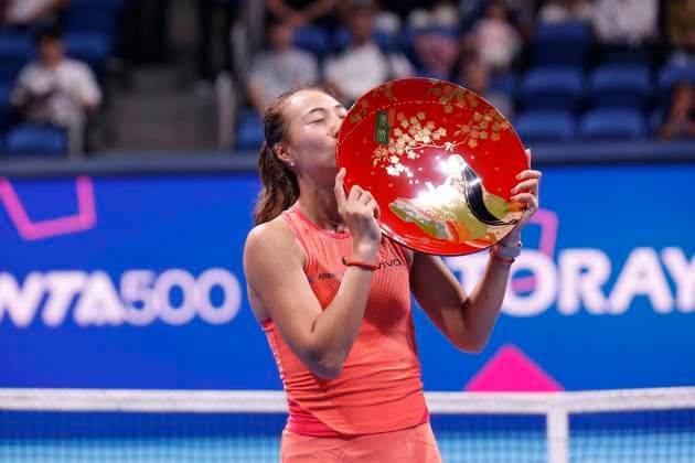 October 27, 2024, Tokyo, Japan: Qinwen ZHENG (CHN) celebrates after winning the Singles Final match against Sofia KENIN (USA) during the Toray Pan Pacific Open Tennis Tournament 2024 at the Ariake Coliseum. Zheng won 7-6(5), 6-3. Tokyo Japan - ZUMAm191 20241027_aap_m191_004 Copyright: xRodrigoxReyesxMarinx