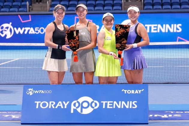 October 27, 2024, Tokyo, Japan: (L to R) Laura SIEGEMUND and Ena SHIBAHARA (runners-up) pose for the cameras alongside Shuko AOYAMA and Eri HOZUMI, winners of the Doubles Final match of the Toray Pan Pacific Open Tennis Tournament 2024 at the Ariake Coliseum. Aoyama and Hozumi won 6-4, 7-6 Tokyo Japan - ZUMAm191 20241027_aap_m191_030 Copyright: xRodrigoxReyesxMarinx