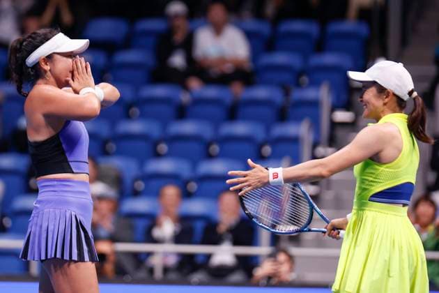 October 27, 2024, Tokyo, Japan: (L to R) Eri HOZUMI and Shuko AOYAMA win the Doubles Final match against Ena SHIBAHARA and Laura SIEGEMUND during the Toray Pan Pacific Open Tennis Tournament 2024 pose for the cameras during the award ceremony at the Ariake Coliseum. Aoyama and Hozumi won 6-4, 7-6 Tokyo Japan - ZUMAm191 20241027_aap_m191_031 Copyright: xRodrigoxReyesxMarinx
