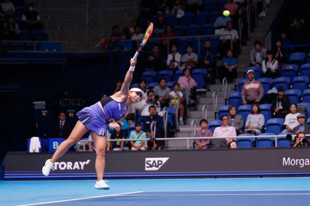 October 27, 2024, Tokyo, Japan: Eri HOZUMI (JPN) serves against Ena SHIBAHARA and Laura SIEGEMUND during the Doubles Final match of the Toray Pan Pacific Open Tennis Tournament 2024 pose for the cameras during the award ceremony at the Ariake Coliseum. Aoyama and Hozumi won 6-4, 7-6 Tokyo Japan - ZUMAm191 20241027_aap_m191_036 Copyright: xRodrigoxReyesxMarinx
