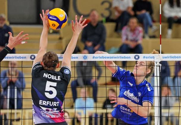 Volleyball 1 BL Women VC Wiesbaden Schwarz Weiß Erfurt 26 10 24, Isabella Noble Erfurt , Tanja Grosser VCW