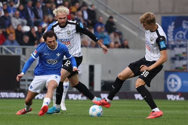 2024 10 28 xJFAx 2 Bundesliga SV Darmstadt 98 SSV Ulm 1846 v l , Fraser Hornby SV Darmstadt 98 , Luka Hyryläinen SSV Ulm 1846 , Zweikampf, Action, Aktion, Battles for the Ball DFL DFB REGULATIONS PROHIBIT ANY USE OF PHOTOGRAPHS as IMAGE SEQUENCES and or QUASI VIDEO Copyright: JoaquimxFerreira
