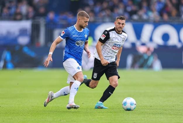 27 10 2024, xdcx, Soccer 2 Bundesliga, SV Darmstadt 98 SSV Ulm 1846, emonline, emspor, despor, v l , Fabian Nürnberger SV Darmstadt 98 , Romario Rösch SSV Ulm 1846 DFL DFB REGULATIONS PROHIBIT ANY USE OF PHOTOGRAPHS AS IMAGE SEQUENCES AND OR QUASI VIDEO Copyright: HMBxMedia Claus