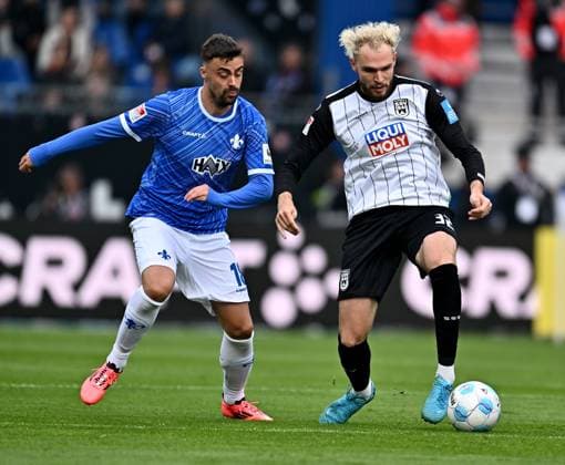 27 10 2024, xfux, Fussball 2 Bundesliga, SV Darmstadt 98 SSV Ulm 1846, emspor, v l Philipp Förster Foerster SV Darmstadt 98 , Philipp Strompf SSV Ulm 1846 DFL DFB REGULATIONS PROHIBIT ANY USE OF PHOTOGRAPHS as IMAGE SEQUENCES and or QUASI VIDEO Darmstadt
