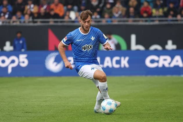 2024 10 28 xJFAx 2 Bundesliga SV Darmstadt 98 SSV Ulm 1846 v l , Kilian Julian Corredor SV Darmstadt 98 on the ball, cropped image, single image, full body, action, action scene DFL DFB REGULATIONS PROHIBIT ANY USE OF PHOTOGRAPHS as IMAGE SEQUENCES and or QUASI VIDEO Copyright: JoaquimxFerreira