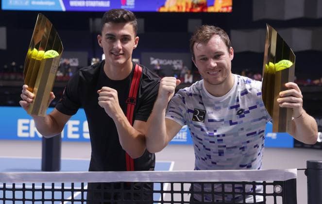 TENNIS - ATP, Tennis Herren Erste Bank Open VIENNA,AUSTRIA,27.OCT.24 - TENNIS - ATP World Tour, Erste Bank Open. Image shows Alexander Erler and Lucas Miedler (AUT). Keywords: trophy.  GEPAxpictures xWalterxLuger