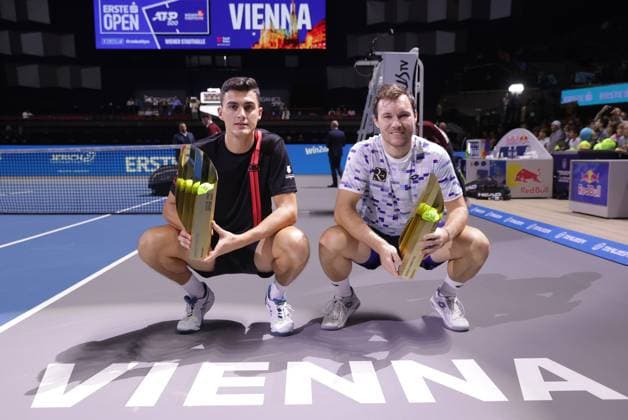 TENNIS - ATP, Tennis Herren Erste Bank Open VIENNA,AUSTRIA,27.OCT.24 - TENNIS - ATP World Tour, Erste Bank Open. Image shows Alexander Erler and Lucas Miedler (AUT). Keywords: trophy.  GEPAxpictures xWalterxLuger