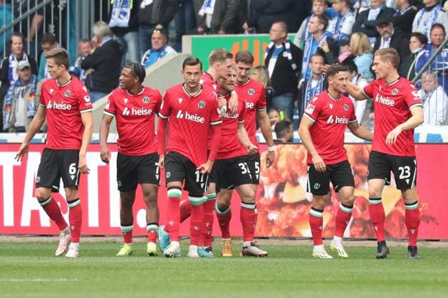 27 10 2024, xgox, Fußball 2 Bundesliga, 1 FC Magdeburg Hannover 96 emspor, v l Jubel, Torjubel, jubelt ueber das Tor, celebrate the goal, celebration zum 0 1 durch Andreas Voglsammer Hannover, 32 DFL DFB REGULATIONS PROHIBIT ANY USE OF PHOTOGRAPHS as IMAGE SEQUENCES and or QUASI VIDEO Magdeburg