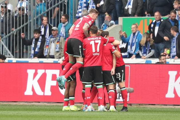 27 10 2024, xgox, Fußball 2 Bundesliga, 1 FC Magdeburg Hannover 96 emspor, v l Jubel, Torjubel, jubelt ueber das Tor, celebrate the goal, celebration zum 0 1 durch Andreas Voglsammer Hannover, 32 DFL DFB REGULATIONS PROHIBIT ANY USE OF PHOTOGRAPHS as IMAGE SEQUENCES and or QUASI VIDEO Magdeburg