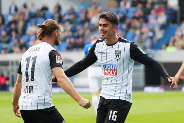 27 10 2024, xtvx, Fußball 2 Bundesliga, SV Darmstadt 98 SSV Ulm 1846 emspor, v l Goal scored, Tor zum 1 1 Aaron Keller SSV Ulm 1846 Torjubel, Goal celebration, celebrate the goal, celebrates scoring Dennis Chessa SSV Ulm 1846 Aaron Keller SSV Ulm 1846 DFL DFB REGULATIONS PROHIBIT ANY USE OF PHOTOGRAPHS as IMAGE SEQUENCES and or QUASI VIDEO Darmstadt