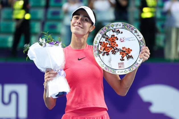 GUANGZHOU, CHINA - OCTOBER 27: Olga Danilovic of Serbia celebrates after winning the Women s Singles Final match against Caroline Dolehide of United States on day 7 of 2024 Guangzhou Open at Nansha International Tennis Centre on October 27, 2024 in Guangzhou, Guangdong Province of China.  Copyright: xWuxZhizhaox 111526715018