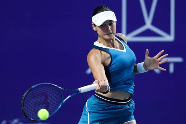 GUANGZHOU, CHINA - OCTOBER 27: Caroline Dolehide of United States competes in the Women s Singles Final match against Olga Danilovic of Serbia on day 7 of 2024 Guangzhou Open at Nansha International Tennis Centre on October 27, 2024 in Guangzhou, Guangdong Province of China.  Copyright: xWuxZhizhaox 111526715029