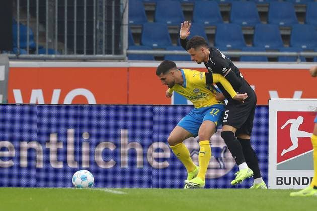 Braunschweig vs Münster, 2 BL Braunschweig, 27 10 2024, FOOTBALL Eintracht Braunschweig vs SC Preußen Münster, 2 BL, Season 2024 25 Fabio Di Michele Sanchez Eintracht Braunschweig , Yassine Bouchama Münster Braunschweig