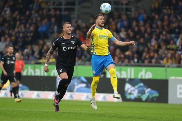 Braunschweig vs Münster, 2 BL Braunschweig, 27 10 2024, FOOTBALL Eintracht Braunschweig vs SC Preußen Münster, 2 BL, Season 2024 25 Holmbert Fridjonsson Münster , Ermin Bicakcic Eintracht Braunschweig Braunschweig