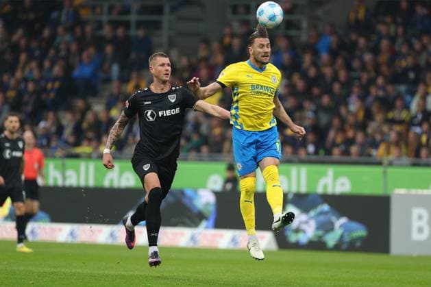 Braunschweig vs Münster, 2 BL Braunschweig, 27 10 2024, FOOTBALL Eintracht Braunschweig vs SC Preußen Münster, 2 BL, Season 2024 25 Holmbert Fridjonsson Münster , Ermin Bicakcic Eintracht Braunschweig Braunschweig