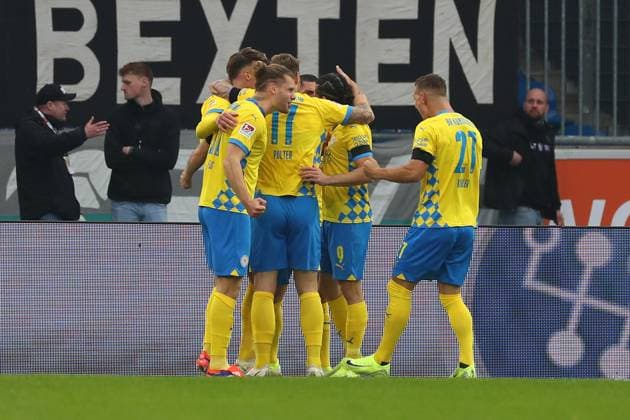 Braunschweig vs Münster, 2 BL Braunschweig, 27 10 2024, FOOTBALL Eintracht Braunschweig vs SC Preußen Münster, 2 BL, season 2024 25 Rayan Philippe Eintracht Braunschweig cheers with teammates after his goal to make it 1 0 Braunschweig