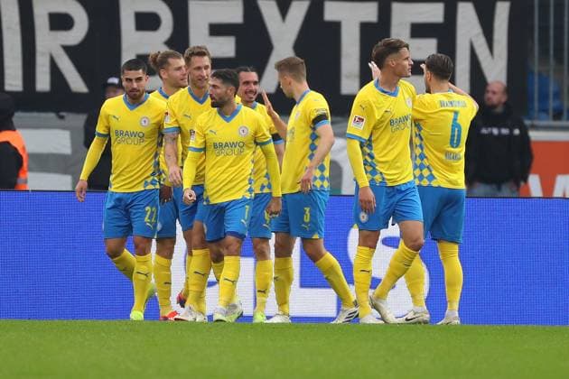 Braunschweig vs Münster, 2 BL Braunschweig, 27 10 2024, FOOTBALL Eintracht Braunschweig vs SC Preußen Münster, 2 BL, season 2024 25 Rayan Philippe Eintracht Braunschweig cheers with teammates after his goal to make it 1 0 Braunschweig