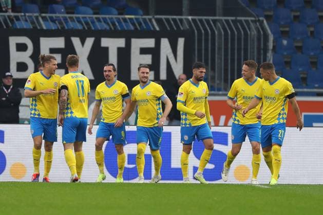 Braunschweig vs Münster, 2 BL Braunschweig, 27 10 2024, FOOTBALL Eintracht Braunschweig vs SC Preußen Münster, 2 BL, season 2024 25 Rayan Philippe Eintracht Braunschweig cheers with teammates after his goal to make it 1 0 Braunschweig