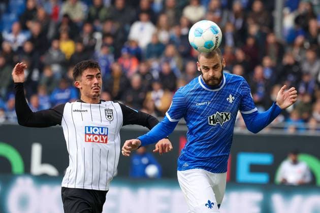 2024 10 28 xJFAx 2 Bundesliga SV Darmstadt 98 SSV Ulm 1846 v l , Aaron Keller SSV Ulm 1846 , Aleksander Vukovic SV Darmstadt 98 , header, header duel DFL DFB REGULATIONS PROHIBIT ANY USE OF PHOTOGRAPHS as IMAGE SEQUENCES and or QUASI VIDEO Copyright: JoaquimxFerreira
