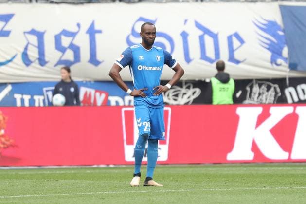 27 10 2024, xgox, Fußball 2 Bundesliga, 1 FC Magdeburg Hannover 96 emspor, v l Silas Gnaka Magdeburg, 25 enttaeuscht, schaut enttaeuscht, niedergeschlagen, disappointed DFL DFB REGULATIONS PROHIBIT ANY USE OF PHOTOGRAPHS as IMAGE SEQUENCES and or QUASI VIDEO Magdeburg
