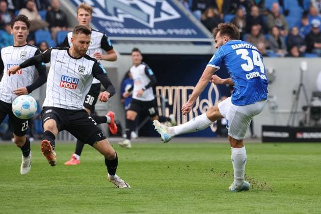 2024 10 28 xJFAx 2 Bundesliga SV Darmstadt 98 SSV Ulm 1846 v l , Felix Higl SSV Ulm 1846 , shot on goal by Kilian Julian Corredor SV Darmstadt 98 DFL DFB REGULATIONS PROHIBIT ANY USE OF PHOTOGRAPHS as IMAGE SEQUENCES and or QUASI VIDEO Copyright: JoaquimxFerreira