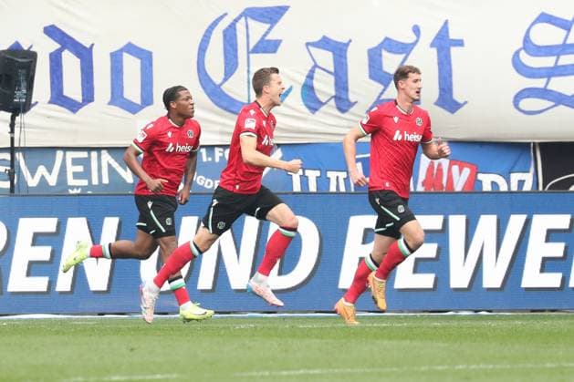 27 10 2024, xgox, Fußball 2 Bundesliga, 1 FC Magdeburg Hannover 96 emspor, v l Jubel, Torjubel, jubelt ueber das Tor, celebrate the goal, celebration zum 0 1 durch Andreas Voglsammer Hannover, 32 DFL DFB REGULATIONS PROHIBIT ANY USE OF PHOTOGRAPHS as IMAGE SEQUENCES and or QUASI VIDEO Magdeburg
