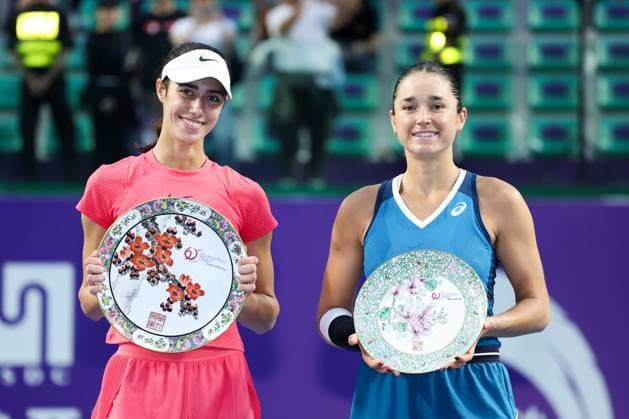 GUANGZHOU, CHINA - OCTOBER 27: Champion Olga Danilovic (L) of Serbia and runner-up Caroline Dolehide of United States celebrate after the Women s Singles Final match on day 7 of 2024 Guangzhou Open at Nansha International Tennis Centre on October 27, 2024 in Guangzhou, Guangdong Province of China.  Copyright: xWuxZhizhaox 111526715016