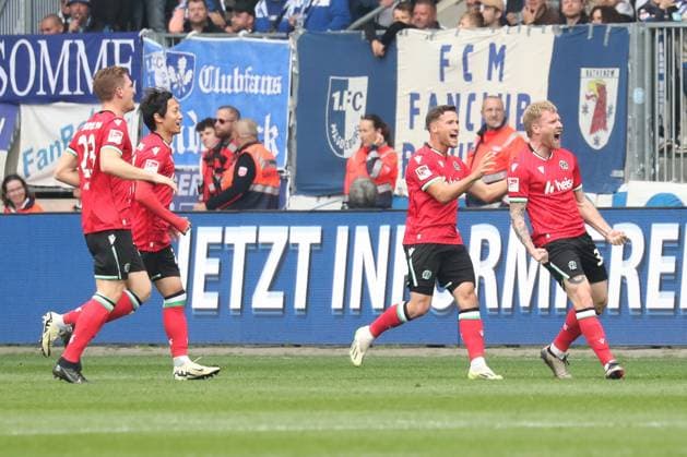 27 10 2024, xgox, Fußball 2 Bundesliga, 1 FC Magdeburg Hannover 96 emspor, v l Jubel, Torjubel, jubelt ueber das Tor, celebrate the goal, celebration zum 0 1 durch Andreas Voglsammer Hannover, 32 DFL DFB REGULATIONS PROHIBIT ANY USE OF PHOTOGRAPHS as IMAGE SEQUENCES and or QUASI VIDEO Magdeburg