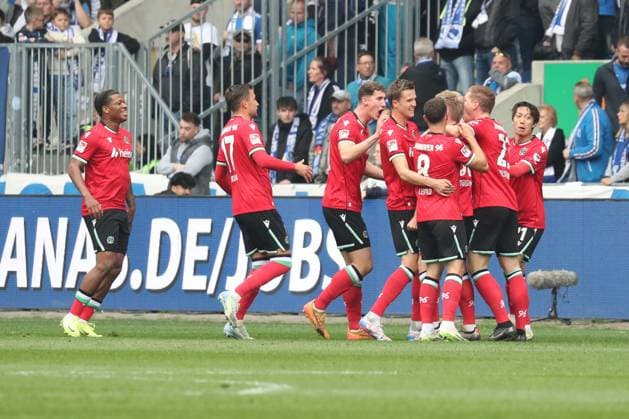 27 10 2024, xgox, Fußball 2 Bundesliga, 1 FC Magdeburg Hannover 96 emspor, v l Jubel, Torjubel, jubelt ueber das Tor, celebrate the goal, celebration zum 0 1 durch Andreas Voglsammer Hannover, 32 DFL DFB REGULATIONS PROHIBIT ANY USE OF PHOTOGRAPHS as IMAGE SEQUENCES and or QUASI VIDEO Magdeburg