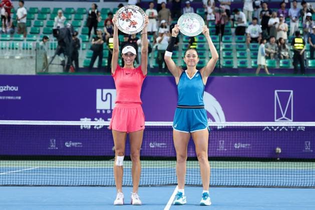 GUANGZHOU, CHINA - OCTOBER 27: Champion Olga Danilovic (L) of Serbia and runner-up Caroline Dolehide of United States celebrate after the Women s Singles Final match on day 7 of 2024 Guangzhou Open at Nansha International Tennis Centre on October 27, 2024 in Guangzhou, Guangdong Province of China.  Copyright: xWuxZhizhaox 111526715015
