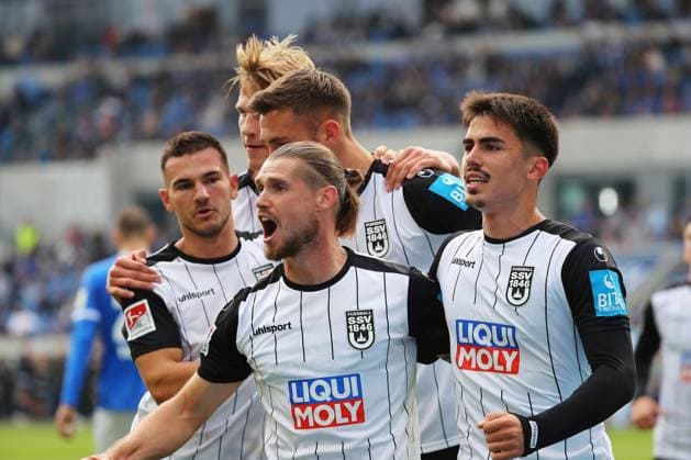27 10 2024, xtvx, Fußball 2 Bundesliga, SV Darmstadt 98 SSV Ulm 1846 emspor, v l Goal scored, Tor zum 1 1 Aaron Keller SSV Ulm 1846 Torjubel, Goal celebration, celebrate the goal, celebrates scoring Dennis Chessa SSV Ulm 1846 Aaron Keller SSV Ulm 1846 DFL DFB REGULATIONS PROHIBIT ANY USE OF PHOTOGRAPHS as IMAGE SEQUENCES and or QUASI VIDEO Darmstadt