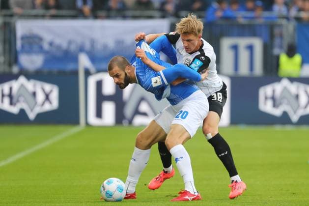 27 10 2024, xtvx, Fußball 2 Bundesliga, SV Darmstadt 98 SSV Ulm 1846 emspor, v l Zweikampf, Duell, duel, tackle, compete Aleksandar Vukotic SV Darmstadt 98 Luka Hyrylaeinen SSV Ulm 1846 DFL DFB REGULATIONS PROHIBIT ANY USE OF PHOTOGRAPHS as IMAGE SEQUENCES and or QUASI VIDEO Darmstadt