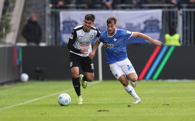 27 10 2024, xdcx, Soccer 2 Bundesliga, SV Darmstadt 98 SSV Ulm 1846, emonline, emspor, despor, v l , Aaron Keller SSV Ulm 1846 , Killian Corredor SV Darmstadt 98 DFL DFB REGULATIONS PROHIBIT ANY USE OF PHOTOGRAPHS AS IMAGE SEQUENCES AND OR QUASI VIDEO Copyright: HMBxMedia Claus