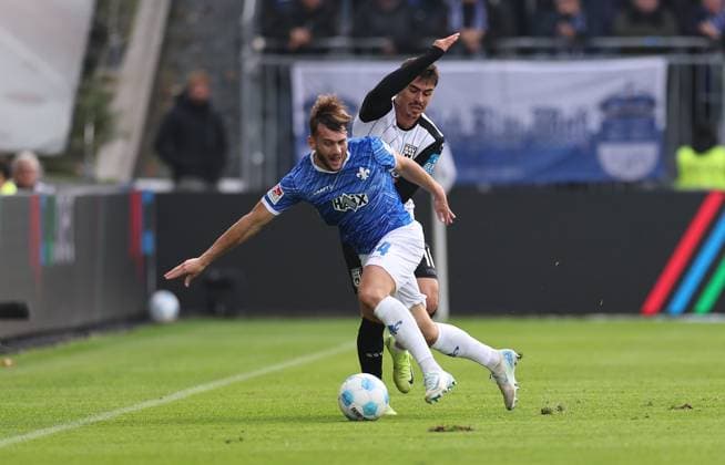 27 10 2024, xdcx, Soccer 2 Bundesliga, SV Darmstadt 98 SSV Ulm 1846, emonline, emspor, despor, v l , Killian Corredor SV Darmstadt 98 , Aaron Keller SSV Ulm 1846 DFL DFB REGULATIONS PROHIBIT ANY USE OF PHOTOGRAPHS AS IMAGE SEQUENCES AND OR QUASI VIDEO Copyright: HMBxMedia Claus