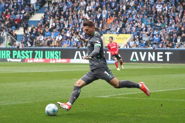27 10 2024, xgox, Soccer 2 Bundesliga, 1 FC Magdeburg Hannover 96 emspor, v l Ron Robert Zieler Hannover, 12 DFL DFB REGULATIONS PROHIBIT ANY USE OF PHOTOGRAPHS as IMAGE SEQUENCES and or QUASI VIDEO Magdeburg