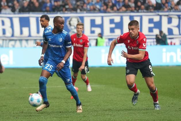 27 10 2024, xgox, Soccer 2 Bundesliga, 1 FC Magdeburg Hannover 96 emspor, v l Silas Gnaka Magdeburg, 25 , Nicolo Tresoldi Hannover, 9 DFL DFB REGULATIONS PROHIBIT ANY USE OF PHOTOGRAPHS as IMAGE SEQUENCES and or QUASI VIDEO Magdeburg