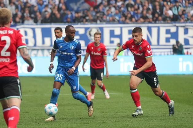 27 10 2024, xgox, Soccer 2 Bundesliga, 1 FC Magdeburg Hannover 96 emspor, v l Silas Gnaka Magdeburg, 25 , Nicolo Tresoldi Hannover, 9 DFL DFB REGULATIONS PROHIBIT ANY USE OF PHOTOGRAPHS as IMAGE SEQUENCES and or QUASI VIDEO Magdeburg