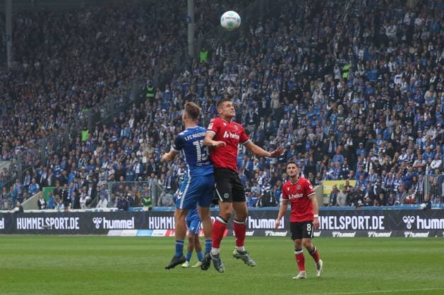 27 10 2024, xgox, Soccer 2 Bundesliga, 1 FC Magdeburg Hannover 96 emspor, v l Connor Krempicki Magdeburg, 13 , Nicolo Tresoldi Hannover, 9 duel, duel, fight, tackle DFL DFB REGULATIONS PROHIBIT ANY USE OF PHOTOGRAPHS as IMAGE SEQUENCES and or QUASI VIDEO Magdeburg