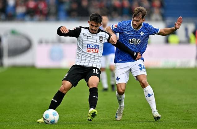 27 10 2024, xfux, Fussball 2 Bundesliga, SV Darmstadt 98 SSV Ulm 1846, emspor, v l Aaron Keller SSV Ulm 1846 , Killian Corredor SV Darmstadt 98 DFL DFB REGULATIONS PROHIBIT ANY USE OF PHOTOGRAPHS as IMAGE SEQUENCES and or QUASI VIDEO Darmstadt