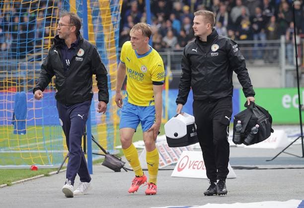 Niklas Tauer Eintracht Braunschweig must be out injured Football, Men, Season 2024 2025 2 BL, Eintracht Stadion, Eintracht Braunschweig vs Preussen Muenster DFL REGULATIONS PROHIBIT ANY USE OF PHOTOGRAPHS AS IMAGE SEQUENCES AND OR QUASI VIDEO