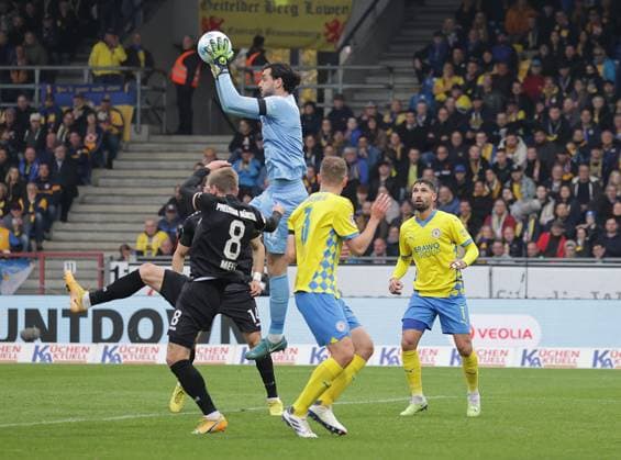 Goalkeeper Marko Johansson Eintracht Braunschweig Football, Men, Season 2024 2025 2 BL, Eintracht Stadion, Eintracht Braunschweig vs Preussen Muenster DFL REGULATIONS PROHIBIT ANY USE OF PHOTOGRAPHS AS IMAGE SEQUENCES AND OR QUASI VIDEO