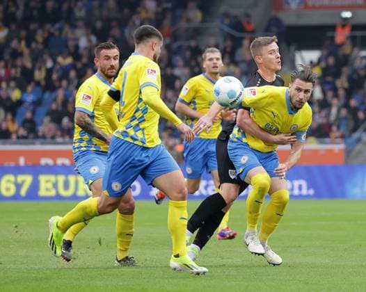 Ermin Bicakcic Eintracht Braunschweig in duel Football, Men, Season 2024 2025 2 BL, Eintracht Stadion, Eintracht Braunschweig vs Preussen Muenster DFL REGULATIONS PROHIBIT ANY USE OF PHOTOGRAPHS AS IMAGE SEQUENCES AND OR QUASI VIDEO