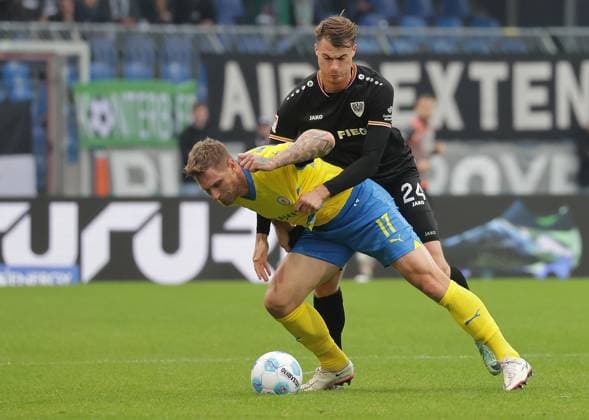 Niko Koulis Preussen Muenster , Sebastian Polter Eintracht Braunschweig Football, Men, Season 2024 2025 2 BL, Eintracht Stadion, Eintracht Braunschweig vs Preussen Muenster DFL REGULATIONS PROHIBIT ANY USE OF PHOTOGRAPHS AS IMAGE SEQUENCES AND OR QUASI VIDEO