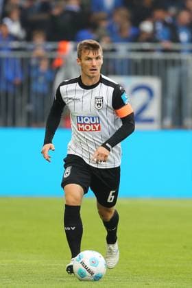 27 10 2024, xtvx, Fussball 2 Bundesliga, SV Darmstadt 98 SSV Ulm 1846 emspor, v l Thomas Geyer SSV Ulm 1846 Freisteller, runs with the ball DFL DFB REGULATIONS PROHIBIT ANY USE OF PHOTOGRAPHS as IMAGE SEQUENCES and or QUASI VIDEO Darmstadt