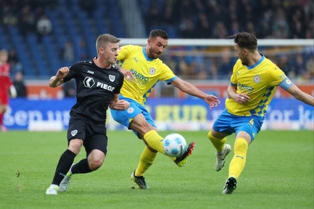 Braunschweig vs Münster, 2 BL Braunschweig, 27 10 2024, FOOTBALL Eintracht Braunschweig vs SC Preußen Münster, 2 BL, Season 2024 25 Jano Ter Horst Münster , Robin Krauße Eintracht Braunschweig , Ermin Bicakcic Eintracht Braunschweig Braunschweig