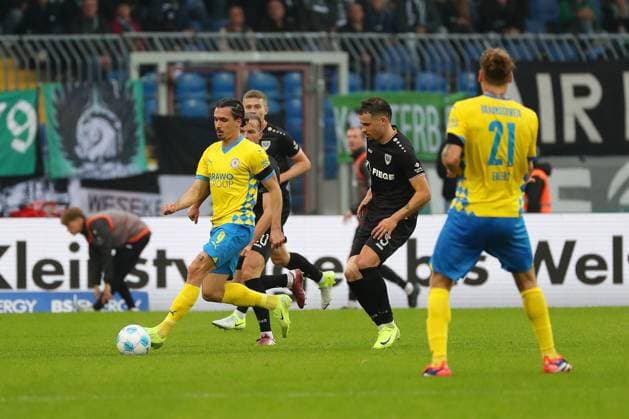 Braunschweig vs Münster, 2 BL Braunschweig, 27 10 2024, FOOTBALL Eintracht Braunschweig vs SC Preußen Münster, 2 BL, Season 2024 25 Rayan Philippe Eintracht Braunschweig , Yassine Bouchama Münster Braunschweig