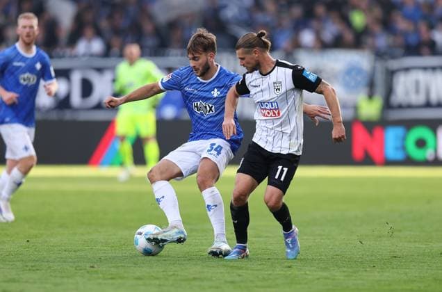 27 10 2024, xdcx, Soccer 2 Bundesliga, SV Darmstadt 98 SSV Ulm 1846, emonline, emspor, despor, v l , Killian Corredor SV Darmstadt 98 , Dennis Chessa SSV Ulm 1846 DFL DFB REGULATIONS PROHIBIT ANY USE OF PHOTOGRAPHS AS IMAGE SEQUENCES AND OR QUASI VIDEO Copyright: HMBxMedia Claus