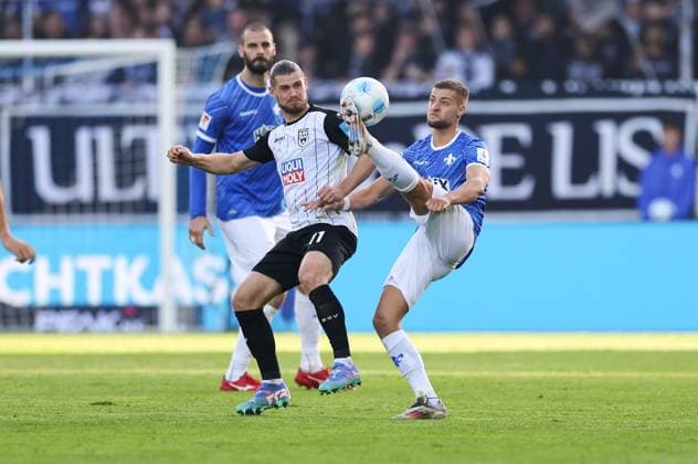 27 10 2024, xdcx, Soccer 2 Bundesliga, SV Darmstadt 98 SSV Ulm 1846, emonline, emspor, despor, v l , Dennis Chessa SSV Ulm 1846 , Fabian Nürnberger SV Darmstadt 98 DFL DFB REGULATIONS PROHIBIT ANY USE OF PHOTOGRAPHS AS IMAGE SEQUENCES AND OR QUASI VIDEO Copyright: HMBxMedia Claus