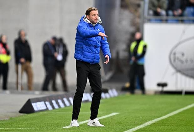 27 10 2024, xfux, Fussball 2 Bundesliga, SV Darmstadt 98 SSV Ulm 1846, emspor, v l Trainer Florian Kohfeldt SV Darmstadt 98 gibt Anweisungen, gestikuliert, mit den Armen gestikulieren gives instructions, gesticulate, gesticolando DFL DFB REGULATIONS PROHIBIT ANY USE OF PHOTOGRAPHS as IMAGE SEQUENCES and or QUASI VIDEO Darmstadt