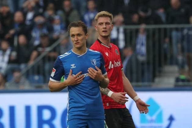 27 10 2024, xgox, Fussball 2 Bundesliga, 1 FC Magdeburg Hannover 96 emspor, v l Martijn Kaars Magdeburg, 9 , Josh Knight Hannover DFL DFB REGULATIONS PROHIBIT ANY USE OF PHOTOGRAPHS as IMAGE SEQUENCES and or QUASI VIDEO Magdeburg